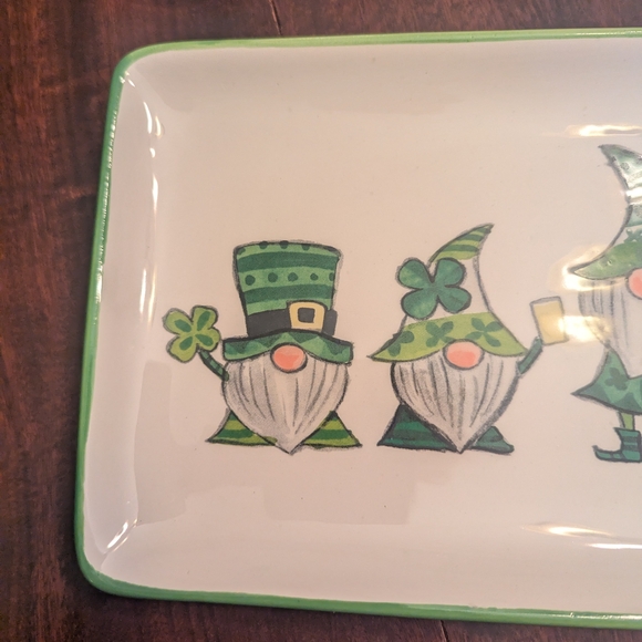 Green and White Gnome Platter - Picture 2 of 8